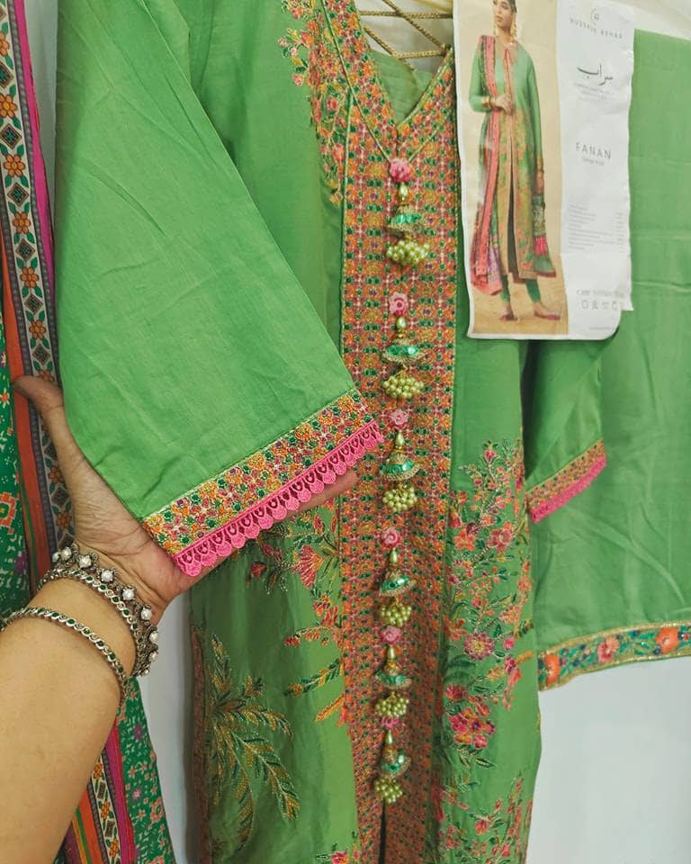 img_stitched_pakistani_suits_awwal_boutique