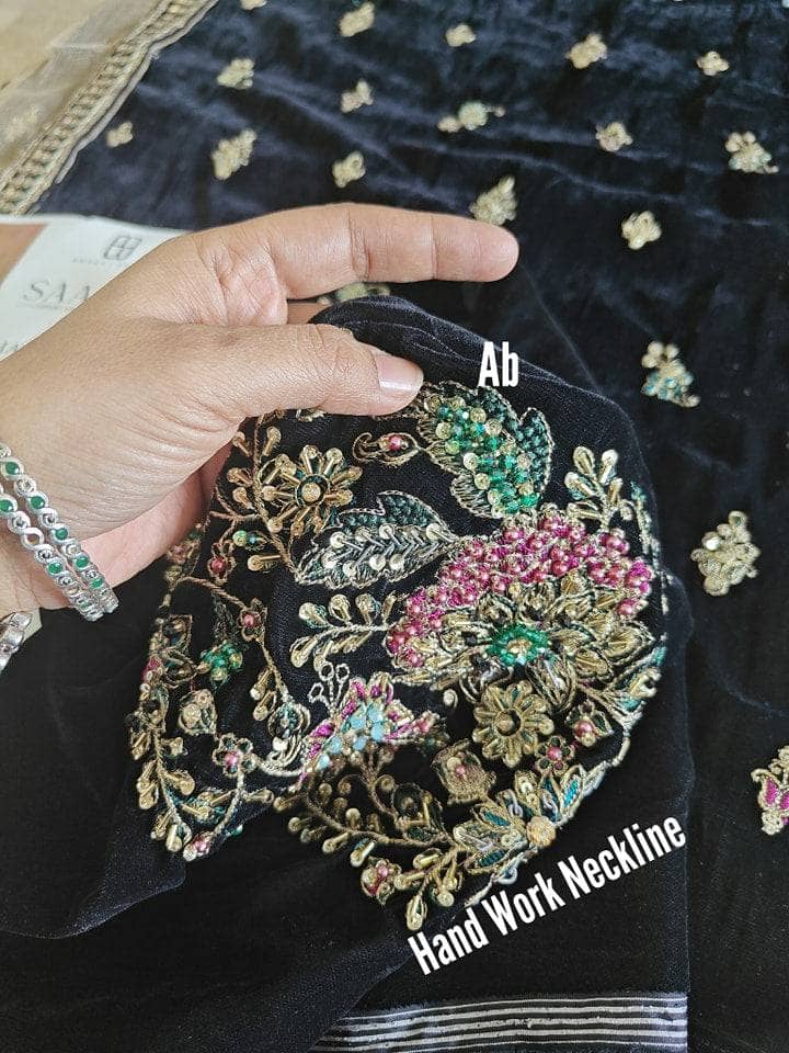 img_emaan_adeel_velvet_awwal_boutique