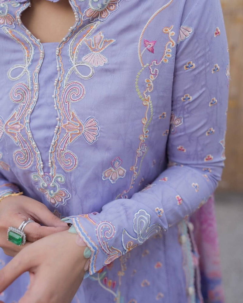 img_farah_talib_aziz_lawn_awwal_boutique