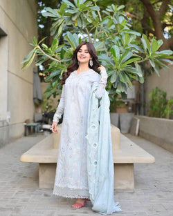 img_spotted_by_qalamkar_lawn_q_line_awwal_boutique