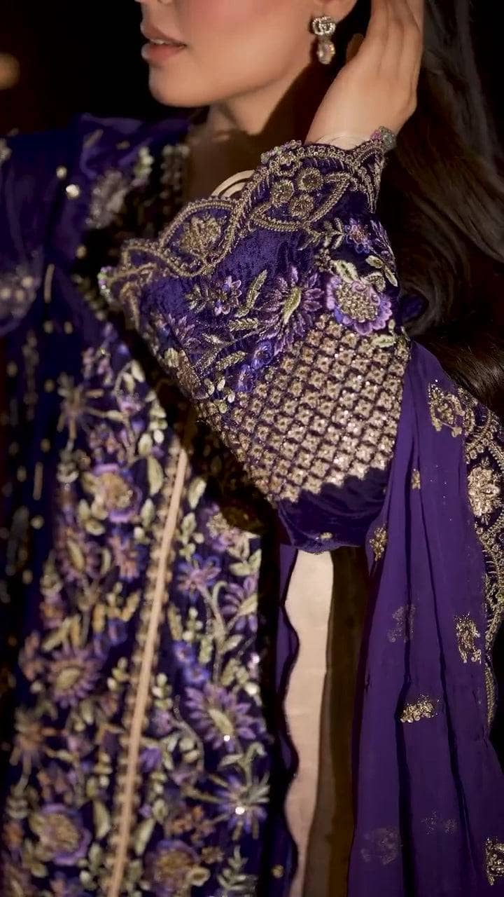 img_emaan_adeel_velvet_awwal_boutique