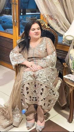 img_spotted_in_maria_b_lawn_awwal_boutique