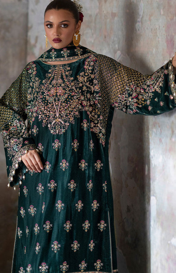 img_emaan_adeel_velvet_awwal_boutique