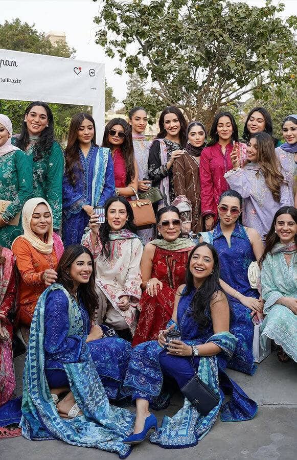 img_farah_talib_aziz_lawn_awwal_boutique