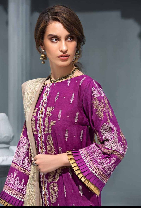 img_gul_ahmed_embroidered_woolen_shawl_collection_awwal_boutique