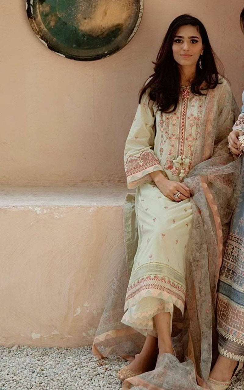 img_q_line_by_qalamkar_lawn_2021_awwal_boutique