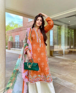 img_farah_talib_aziz_lawn_22_awwal_boutique